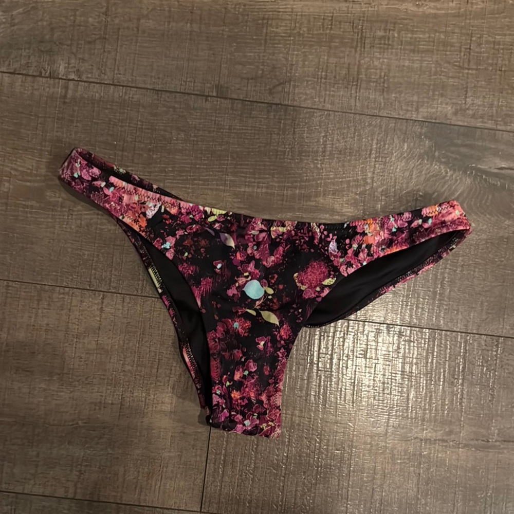 Victoria’s Secret Black & Pink Floral Scrunch Butt Cheeky Bikini Bottoms
